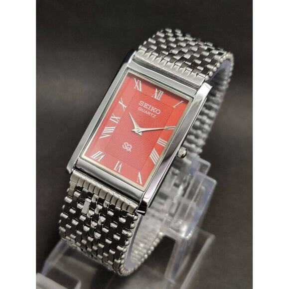Vintage Style Seiko Quartz Mens Silver Watch & Red accents W/ Metal Strap - Picture 1 of 8
